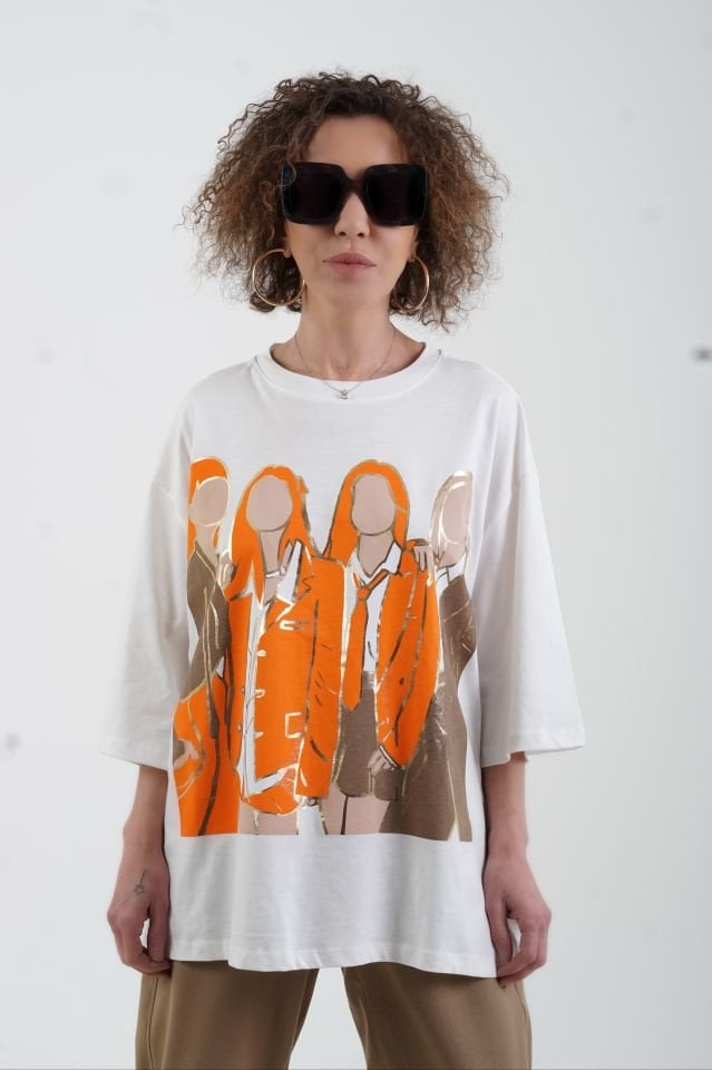 Ekru Dört Kız Baskılı Oversize Tshirt