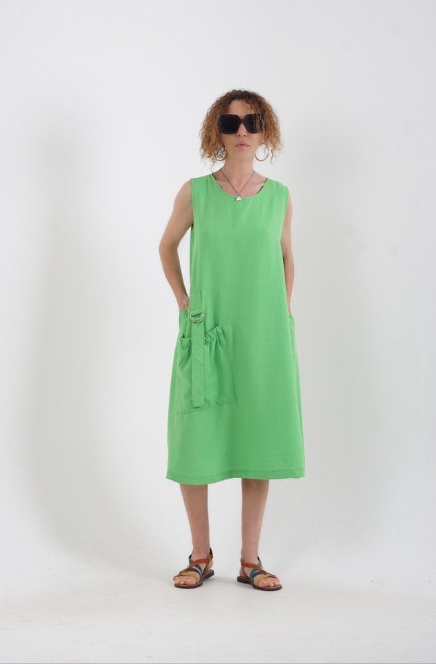 Yeşil Halka Detaylı Cepli Kolsuz Elbise