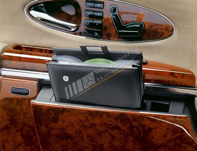 Mercedes Benz CD Kabı Sürücü Kapısı İçin