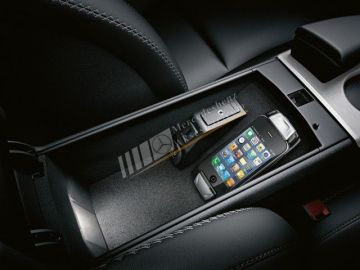 Mercedes Benz Apple iPhone 4/4s CepTelefonu Tutucusu Kablolu