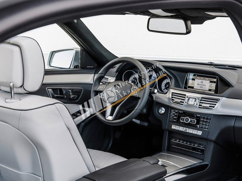 Mercedes Benz COMAND Online