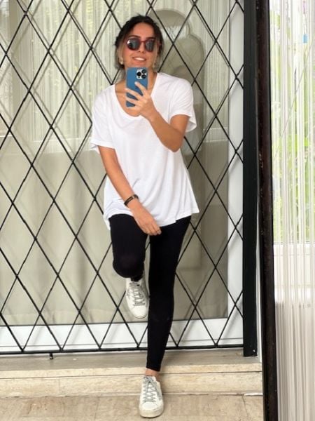 V Yaka Beyaz Renk Sinu Tshirt