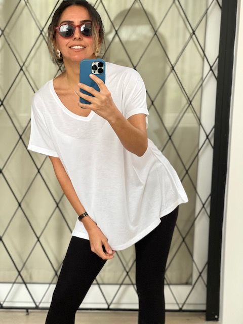V Yaka Beyaz Renk Sinu Tshirt