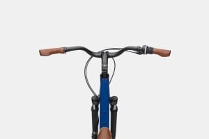 Cannondale Adventure 2 Şehir Tur Bisikleti - Mavi