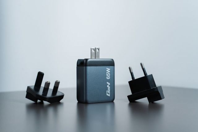 32201 GNC-65 GaN Charger 65W with 2 x USB-C® PD 65W / 1 x USB-A QC 3.0