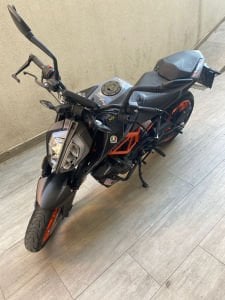 2. El Ktm 125 Duke 2022