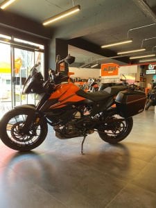 2. El Ktm 390 Adventure 2021