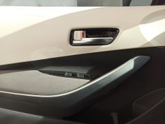 TOYOTA COROLLA 2019+ KAPI KOLU İÇ KAPLAMA - KARBON