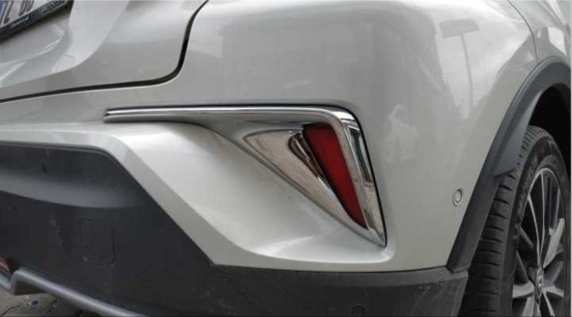 TOYOTA C-HR 2016-2019 ARKA SİS KAPLAMASI NİKELAJ