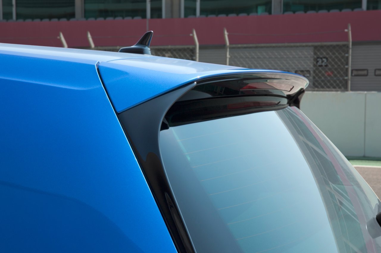 Vw golf 7 7,5 bagaj üstü spoiler 4 parça R20 model siyah boyalı