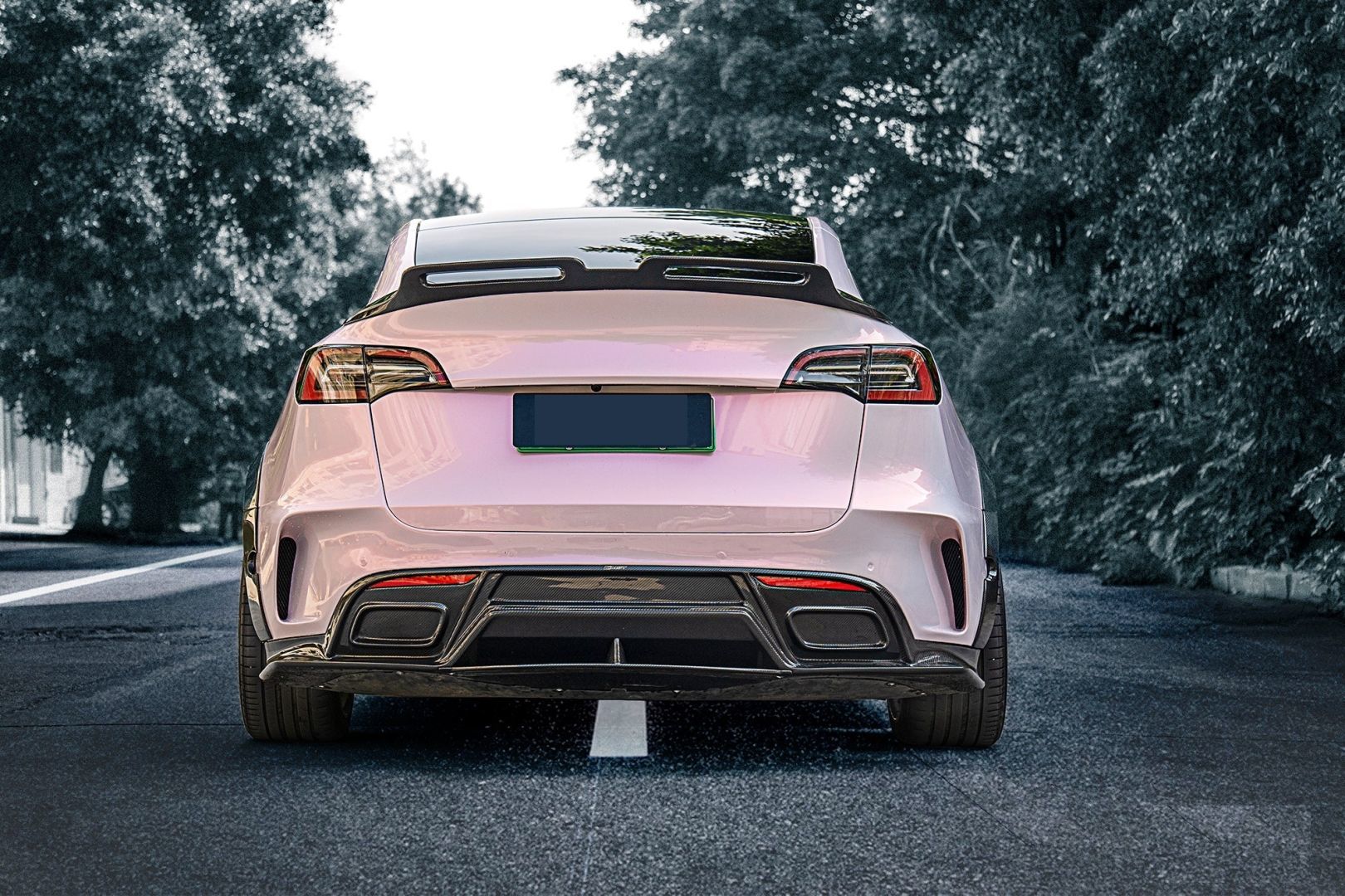 Tesla model y turbo bagaj üstü spoiler pianoblack