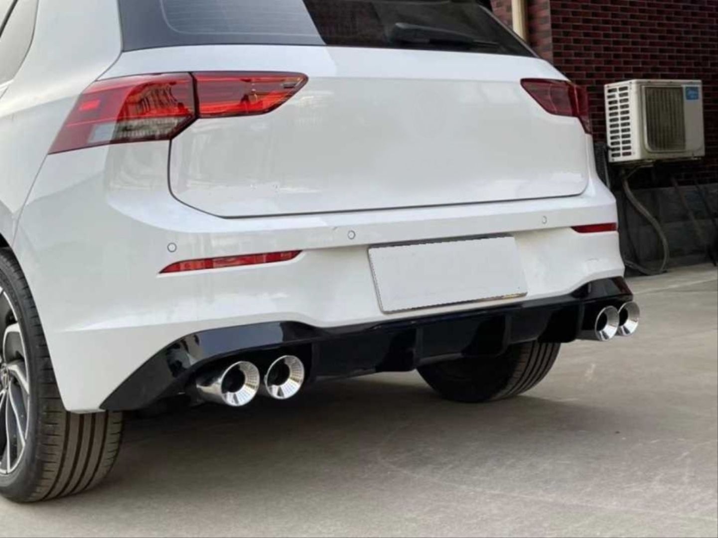 VOLKSWAGEN GOLF 8  ''R''  DİFÜZÖR (PİANO BLACK) - 4 EGZOZ  (Life,Style,İmpression Paket için)