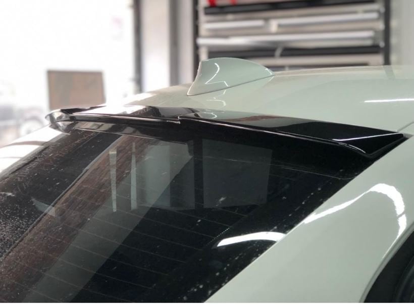 Bmw F30 cam üstü spoiler yarasa tip parlak siyah