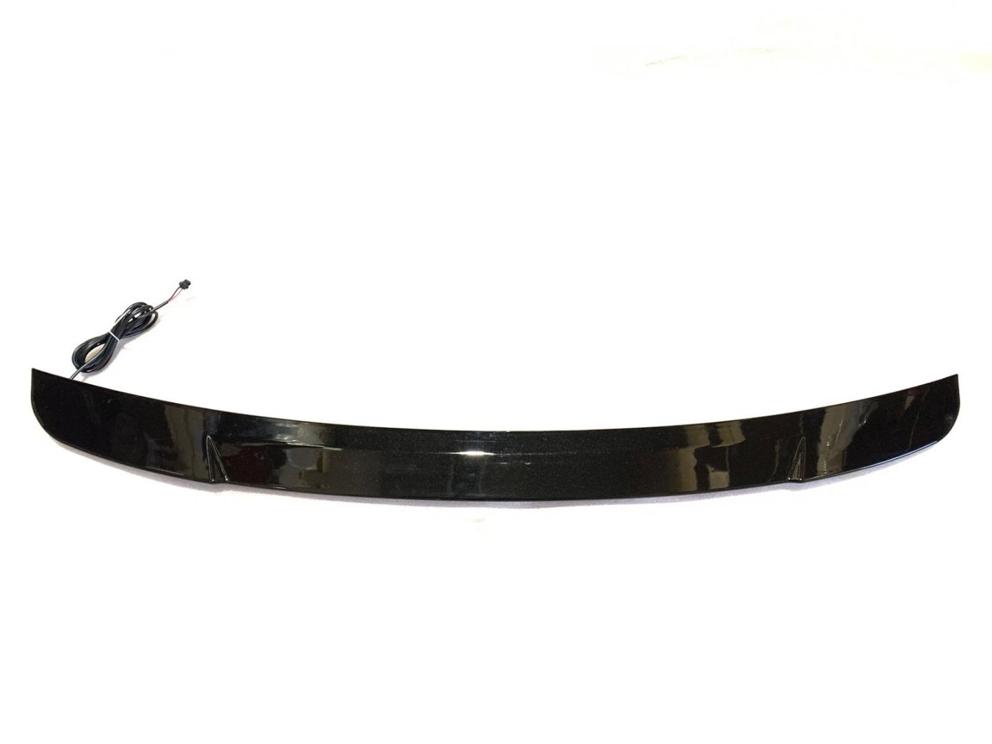 VOLKSWAGEN PASSAT LED SPOILER  (PIANO BLACK)