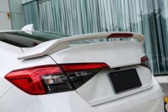 Honda civic uyumlu modülo ışıklı spoiler piano black 2022+
