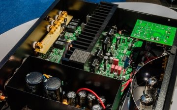 Taga Harmony HTA-800 Hybrid Integrated Stereo Amplifier