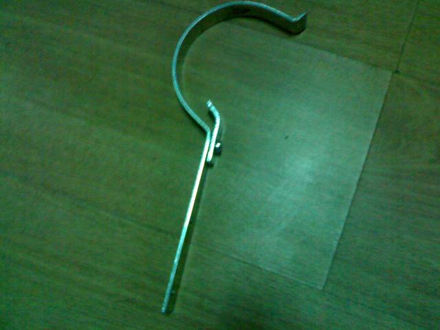 ROOF RAIN GUTTER CLAMP