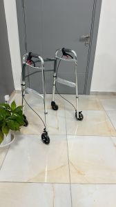 Tekerlekli 4 frenli Tekerlekli Walker Yürüteç Hasta  Yürüteci