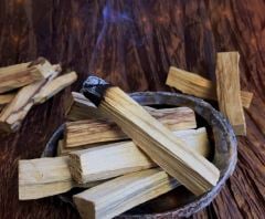 Palo santo 30 gr (tütsü) görseli.