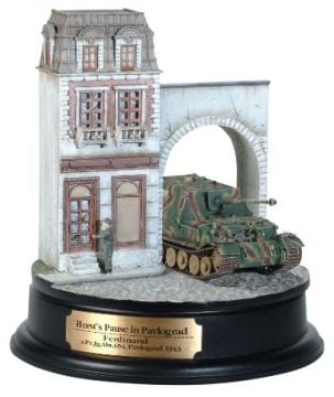 1/72 Ferdinand w/ Diorama Base