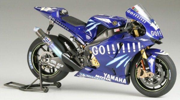 TAM21031 1/12 Yamaha YZR-M1 04 No.17 Hazır Model