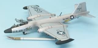 1/72 MARTIN B-57B/RB-57E CANBERRA DML NO:05018