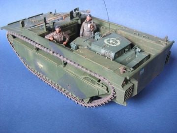 1/72 BUFFALO AMPHIBIAN AND JEEP 02302