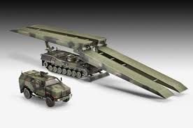 3192  BIBER & DINGO 1  1/72 REVELL