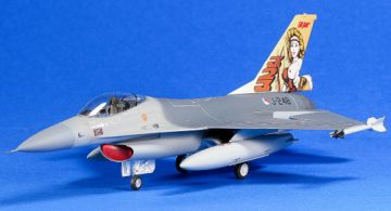 1:72 F-16 FIGHTING FALCON NO.1272