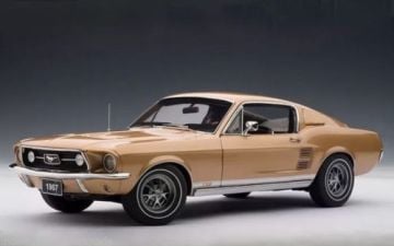 1967 FORD MUSTANG GT 390 Fastback GOLD 1/18