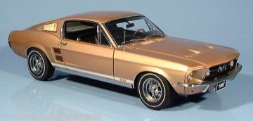 1967 FORD MUSTANG GT 390 Fastback GOLD 1/18