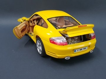 1/18 PORSCHE 911 TURBO 2000