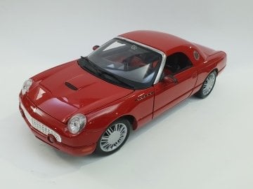 Ford Thunderbird 2002  RED 1:18