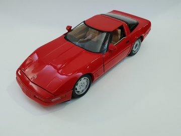 MAISTO SE 1996 CHEVY CORVETTE C4 1/18