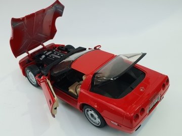MAISTO SE 1996 CHEVY CORVETTE C4 1/18