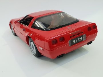 MAISTO SE 1996 CHEVY CORVETTE C4 1/18