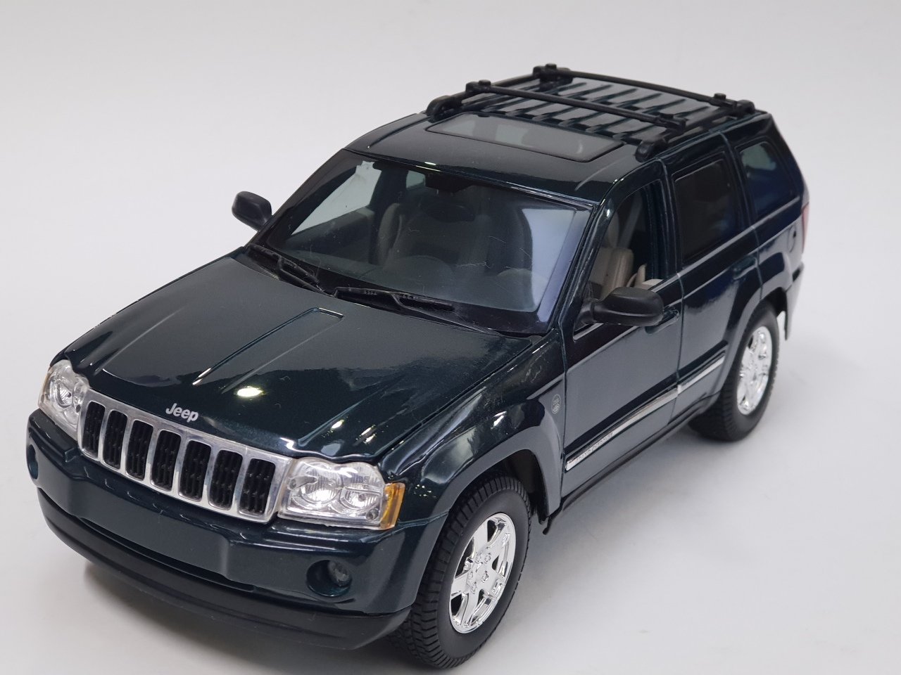 2005 Jeep Grand Cherokee SUV.1/18