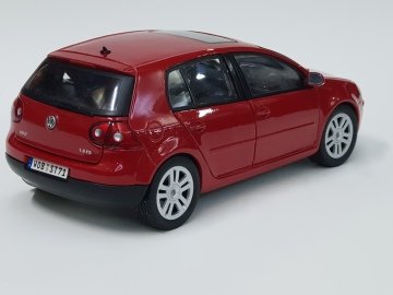 1/18 VOLKSWAGEN GOLF V 5-DOOR 2004 RED