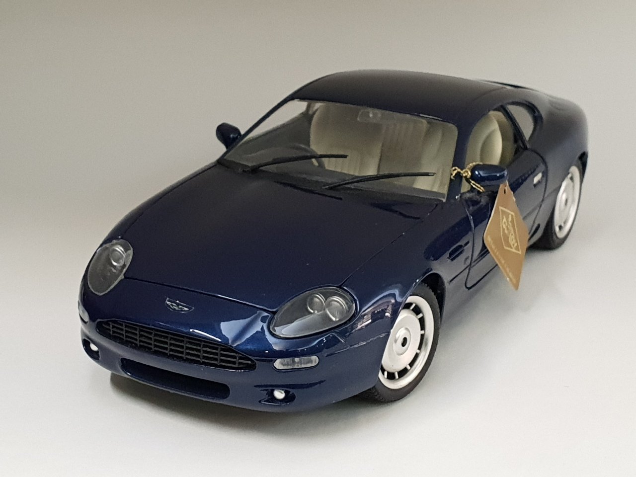1/18 Guiloy Aston Martin DB7