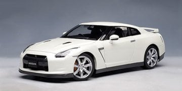 NISSAN GT-R R35 1:18