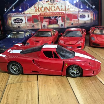 FERRARİ FXX    1/18
