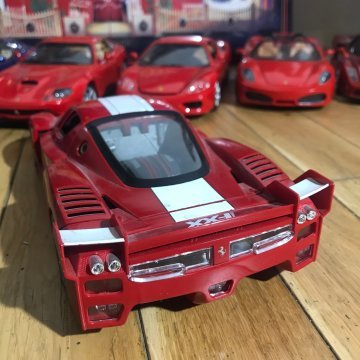 FERRARİ FXX    1/18