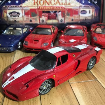 FERRARİ FXX    1/18