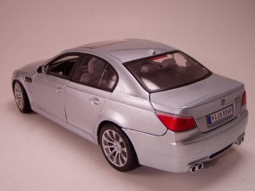 BMW M5 1/18