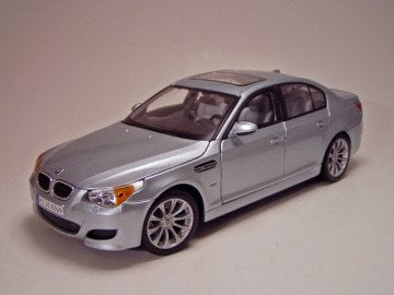 BMW M5 1/18