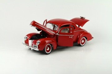 1940 Ford Delux 1:18