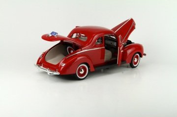 1940 Ford Delux 1:18
