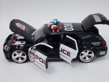 Dodge Magnum R/T Police Car  1/18