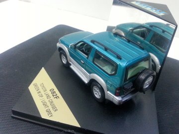 TOYOTA LAND CURISER   1/43