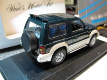 Minichamps Mitsubishi Pajero SWB (1994)